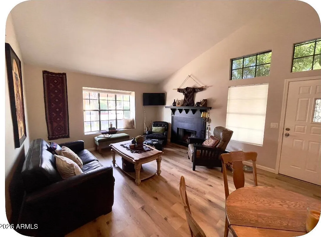 2 bed, 1.0 bath, 784 sqft, $2,200 — Photo 2
