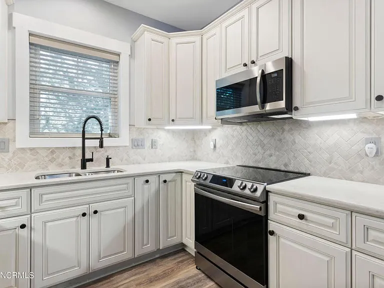 529 Spencer Farlow Dr #B — Photo 5