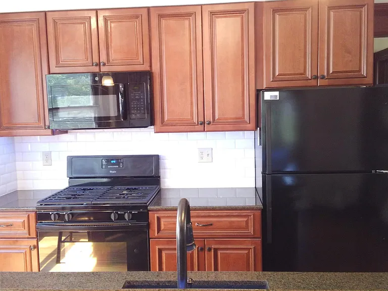 456 Hamilton St #B — Photo 12