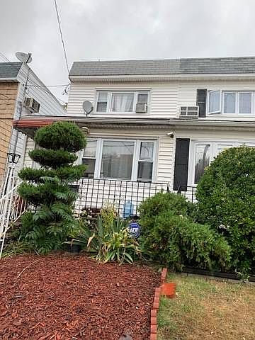 2nd image of 1503 E 52nd St