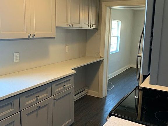 4th image of 605 E Howard St #2