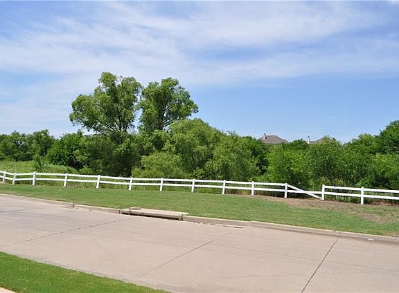 2nd image of 1023 Shadybrook Ln