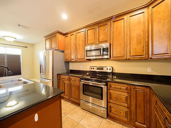 4th image of 1009 Sherry Ln