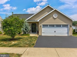 4 Highcroft Dr, Morgantown, PA 19543