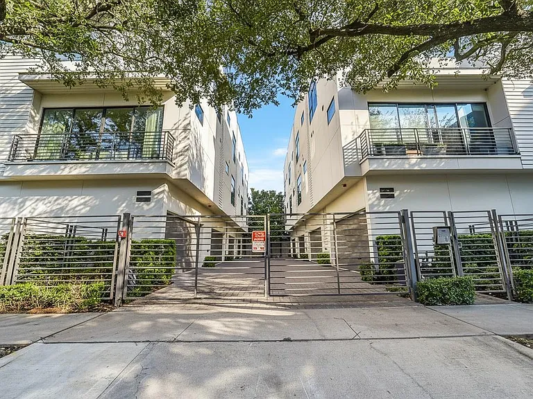 1004 California St #203 — Photo 36