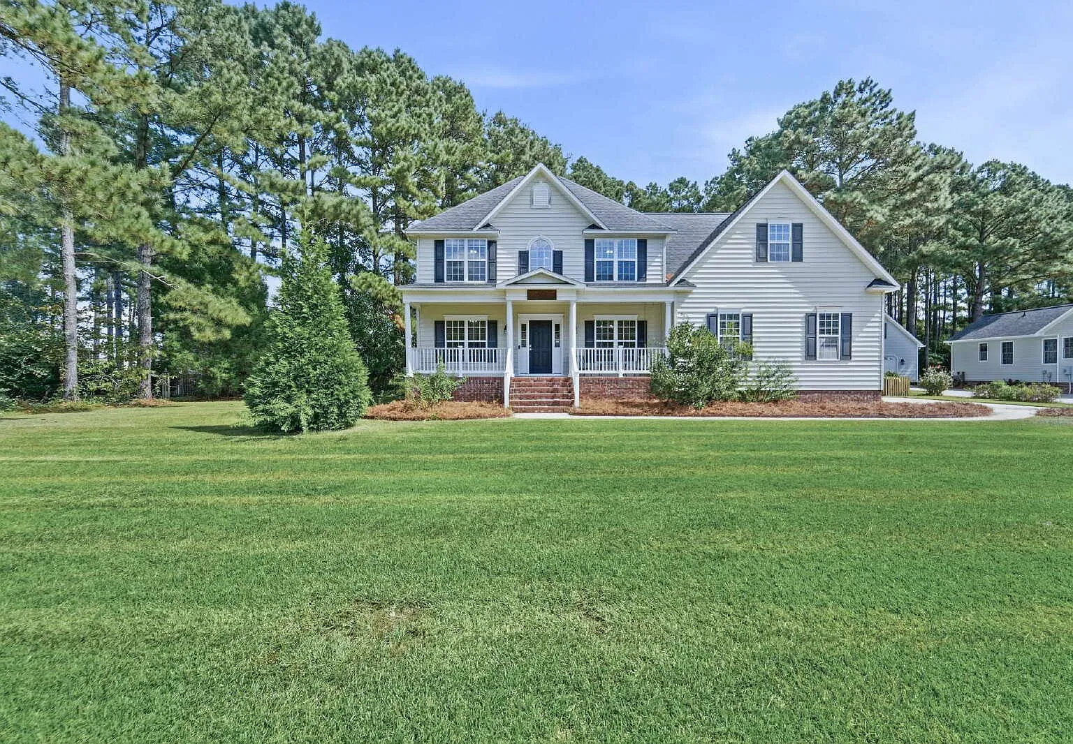 4 bed, 3.5 bath, 2750 sqft, $2,900 — Photo 2