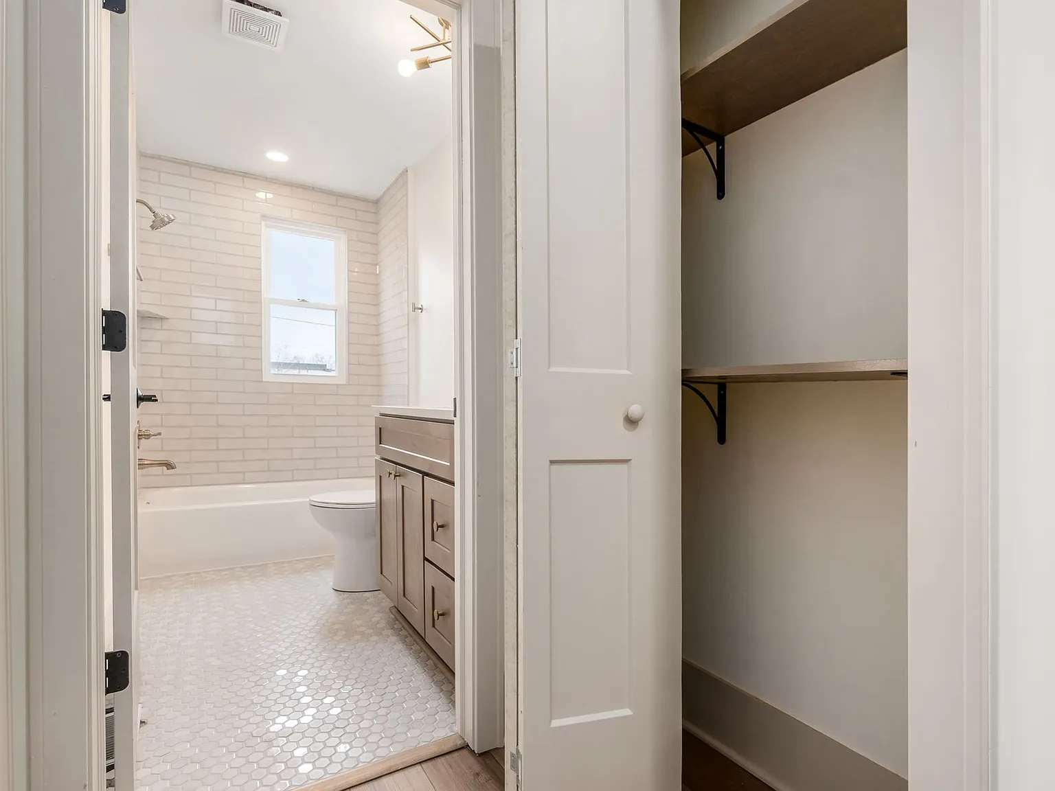 4 bed, 1810 sqft, $2,400 — Photo 3