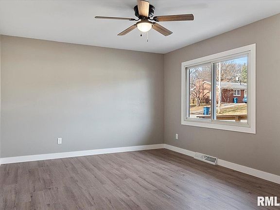 5th image of 6 Ivy Hill Dr