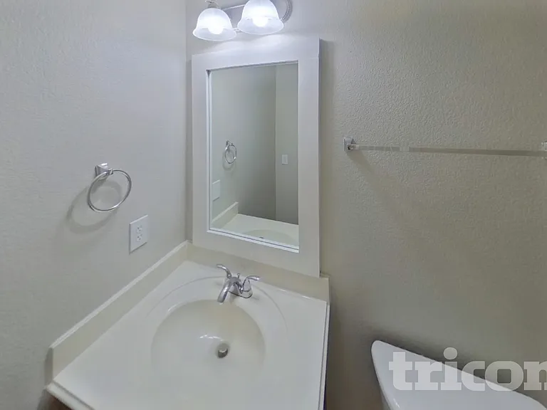 7814 Longbow Ln — Photo 14
