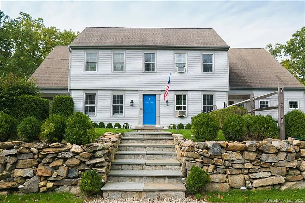 3 bed, 3.5 bath, 4251 sqft, $30,900 — Photo 1