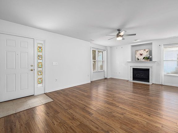 3rd image of 106 Fairgrove Way