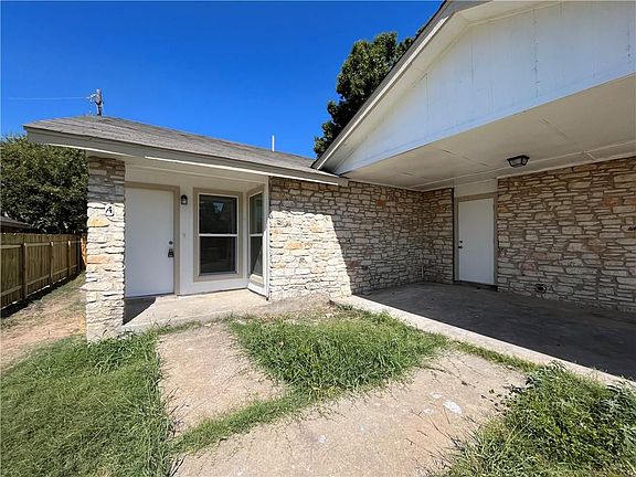 2nd image of 900 Fieldwood Dr #A