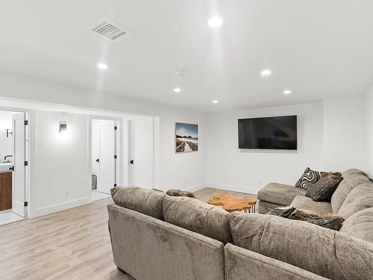 502 Springs Fireplace Rd — Photo 25