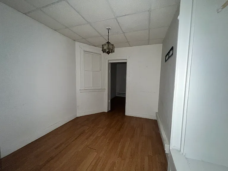 422 Saint Pauls Ave #5 — Photo 2