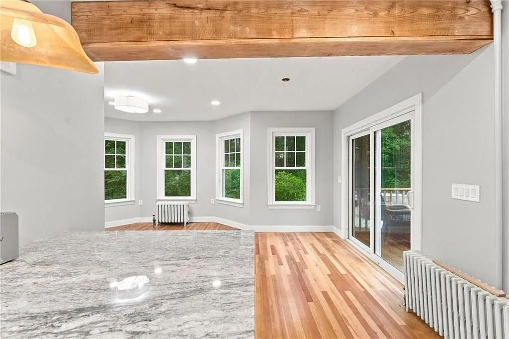 4 bed, 2.0 bath, 1520 sqft, $4,000 — Photo 3
