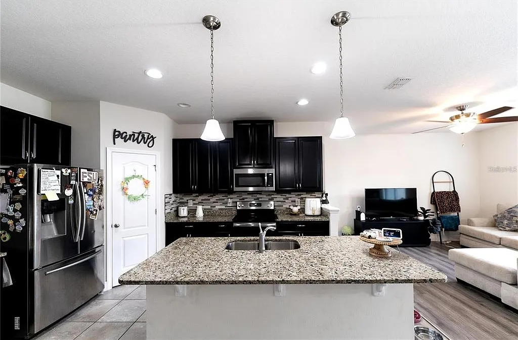 3 bed, 2.5 bath, 1747 sqft, $2,250 — Photo 3