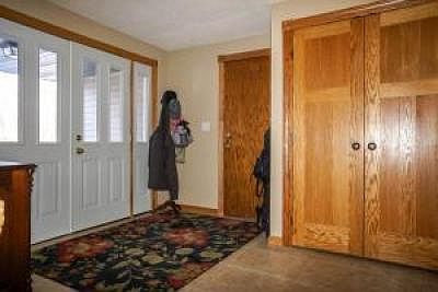 4th image of 931 Pembina Trl
