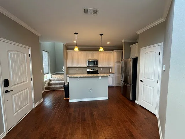 3 bed, 2.5 bath, 1636 sqft, $2,950 — Photo 3