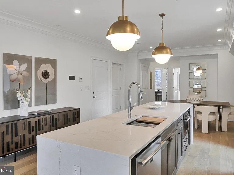 1335 11th St NW #Penthouse 4 — Photo 2