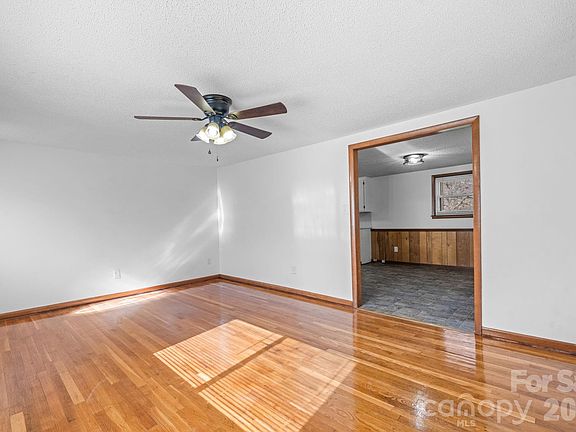 5th image of 2576 Kingston St