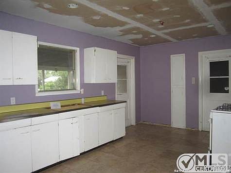 5th image of 118 E Crestline Dr