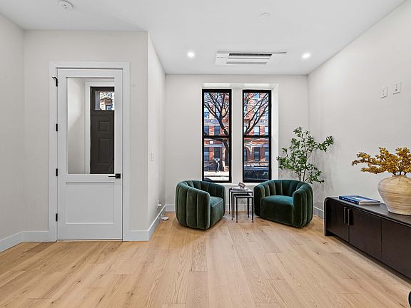 5th image of 391 Manhattan Ave #Thm