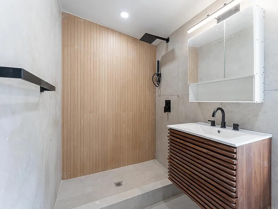 174 Hester St #1