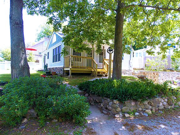 2nd image of 28 Point Breeze Dr