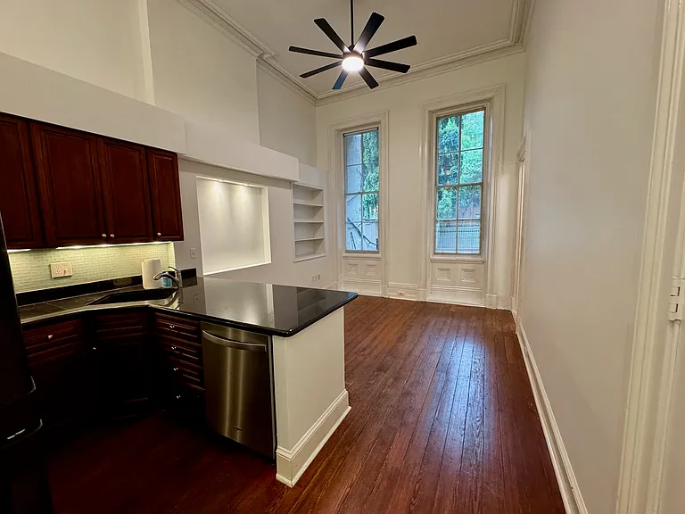 318 Bainbridge St #B — Photo 4