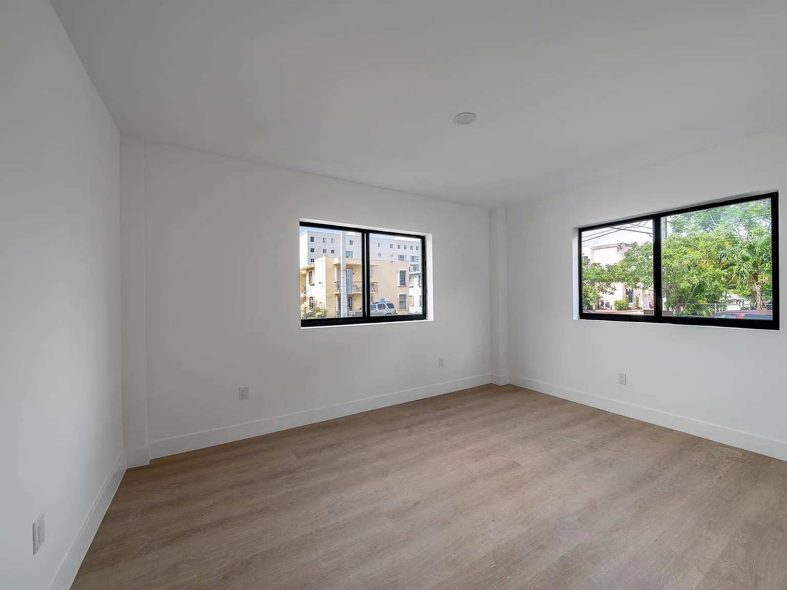 newly renovated in Little Havana! 1/1 $1,800/m & 2/1 $2,000/m, remodelados en Little Havana. — Photo 4