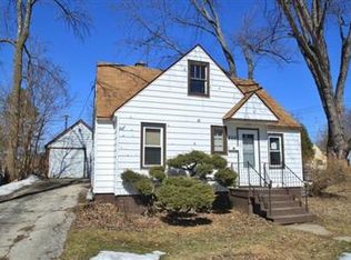 800 Warrior Dr, Round Lake Heights, IL 60073