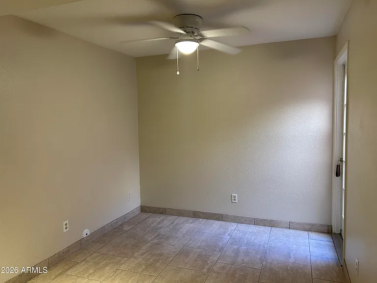 925 E Beryl Ave — Photo 5