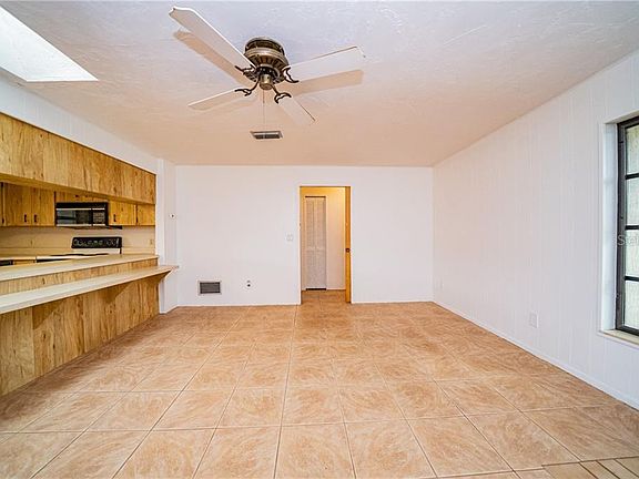 3rd image of 10056 Willmington Blvd