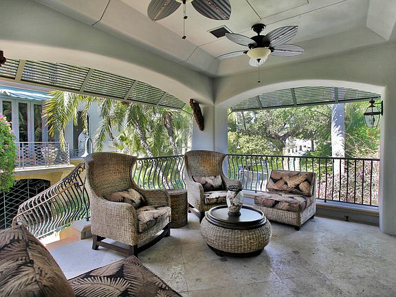 Bungalo w/ outside A/C