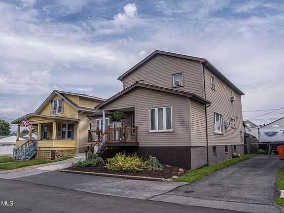 4th image of 403 Hemlock St