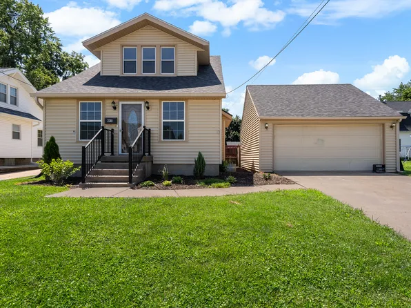 2301 Elm St, Davenport, IA 52803