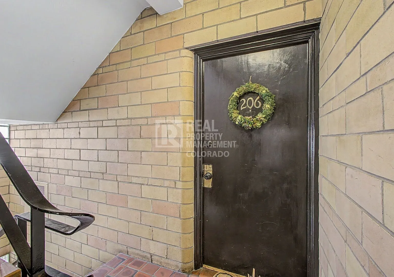 Charming 2-Bedroom Condo in Hale — Photo 2