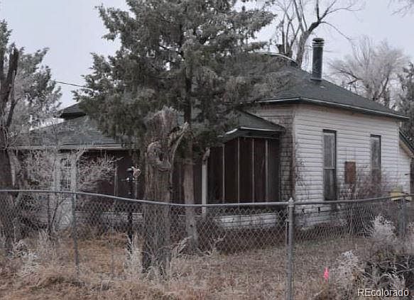 2nd image of 945 Carson Avenue
