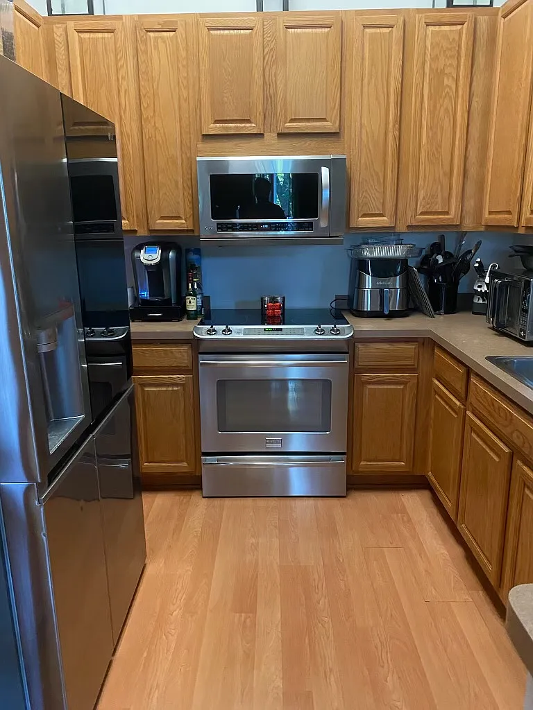 3 bed, 1596 sqft, $2,250 — Photo 2