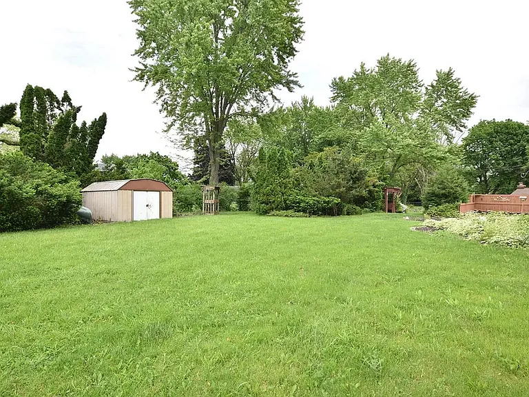 N58W18330 Juniper Ln — Photo 12