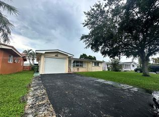 8501 NW 11th St, Pembroke Pines, FL 33024