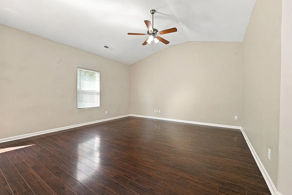 3 bed, 2.0 bath, 1342 sqft, $1,925 — Photo 4