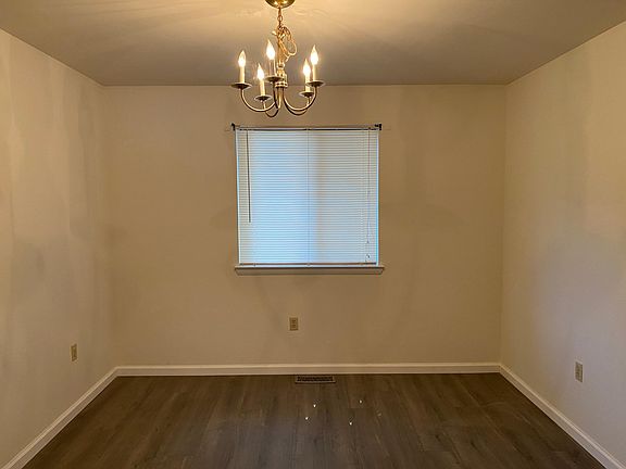 4th image of 709 Fox Chase Cir
