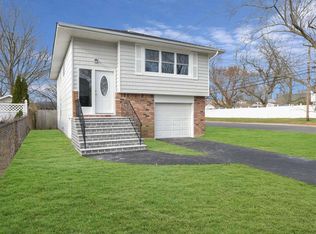6A Winfield Ave, Brentwood, NY 11717