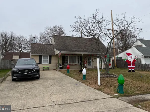 83 Indigo Rd, Levittown, PA 19057