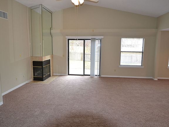2nd image of 1371 W High Plains Dr