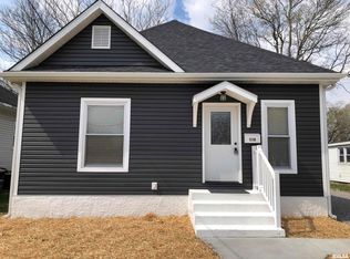 538 S Main St, Flora, IL 62839