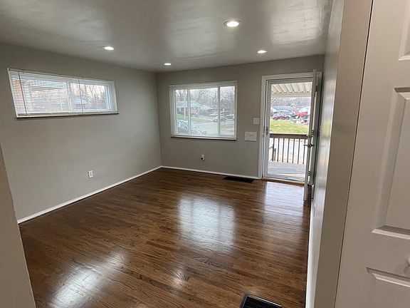 5th image of 2158 Faywood Ave