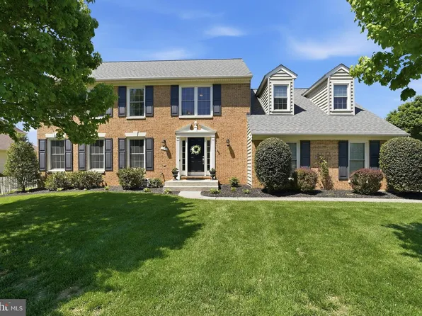 1 Griswold Ct, Sterling, VA 20165