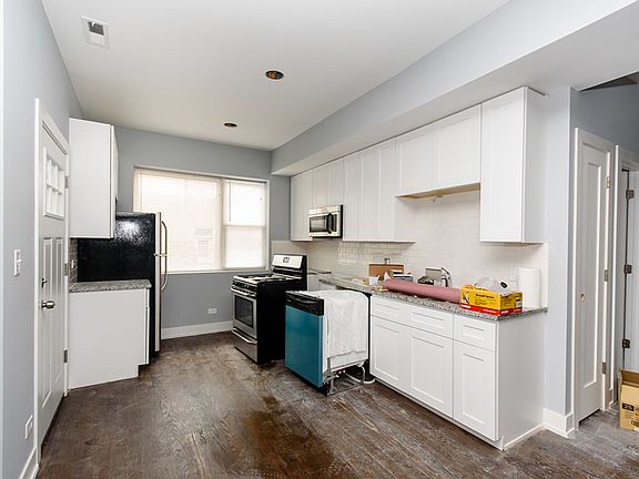 2nd image of 2643 N Washtenaw Ave APT 3R